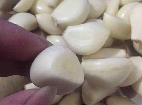 腌制臘八蒜，只加醋大錯(cuò)特錯(cuò)！加點(diǎn)“它”，蒜瓣更脆更香