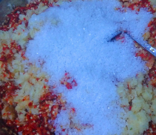 制作剁椒醬時可否用料酒和腌制鹽替代白酒？